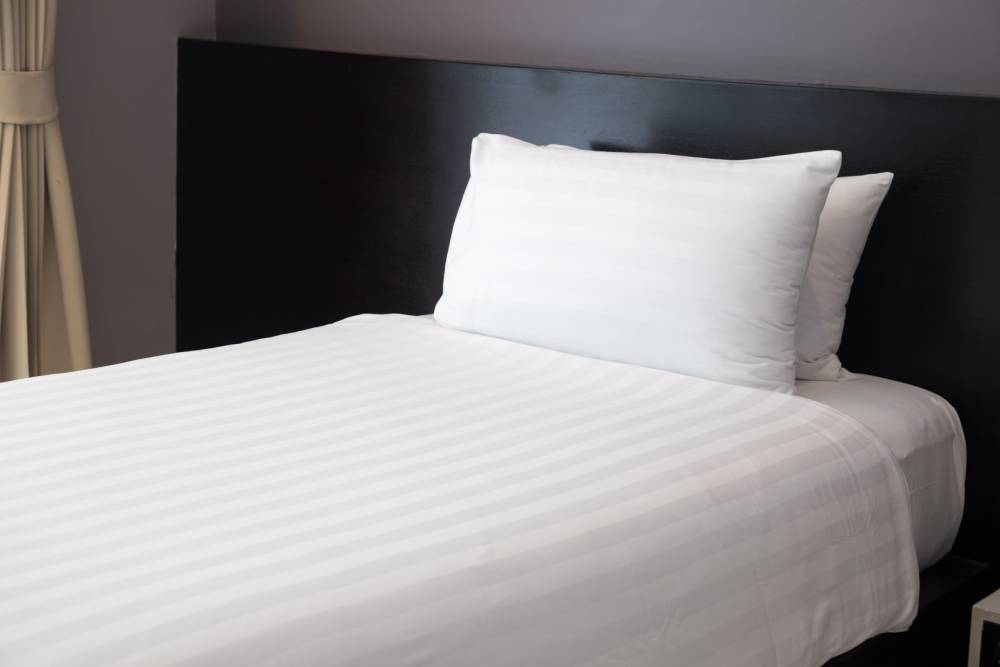 lit simple hôtel